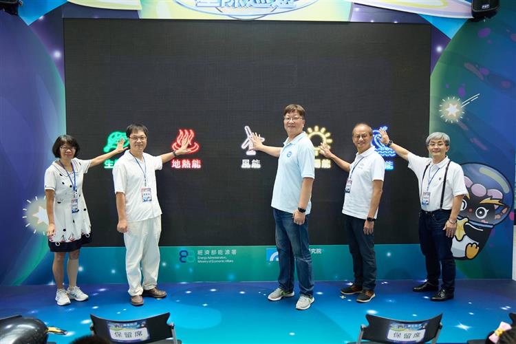 另開視窗，連結到能源署「再生能源星際巡遊」活動，陪你開心FUN暑假!(jpg檔)